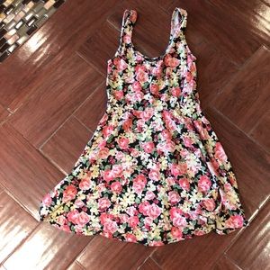 Cute floral print dress!